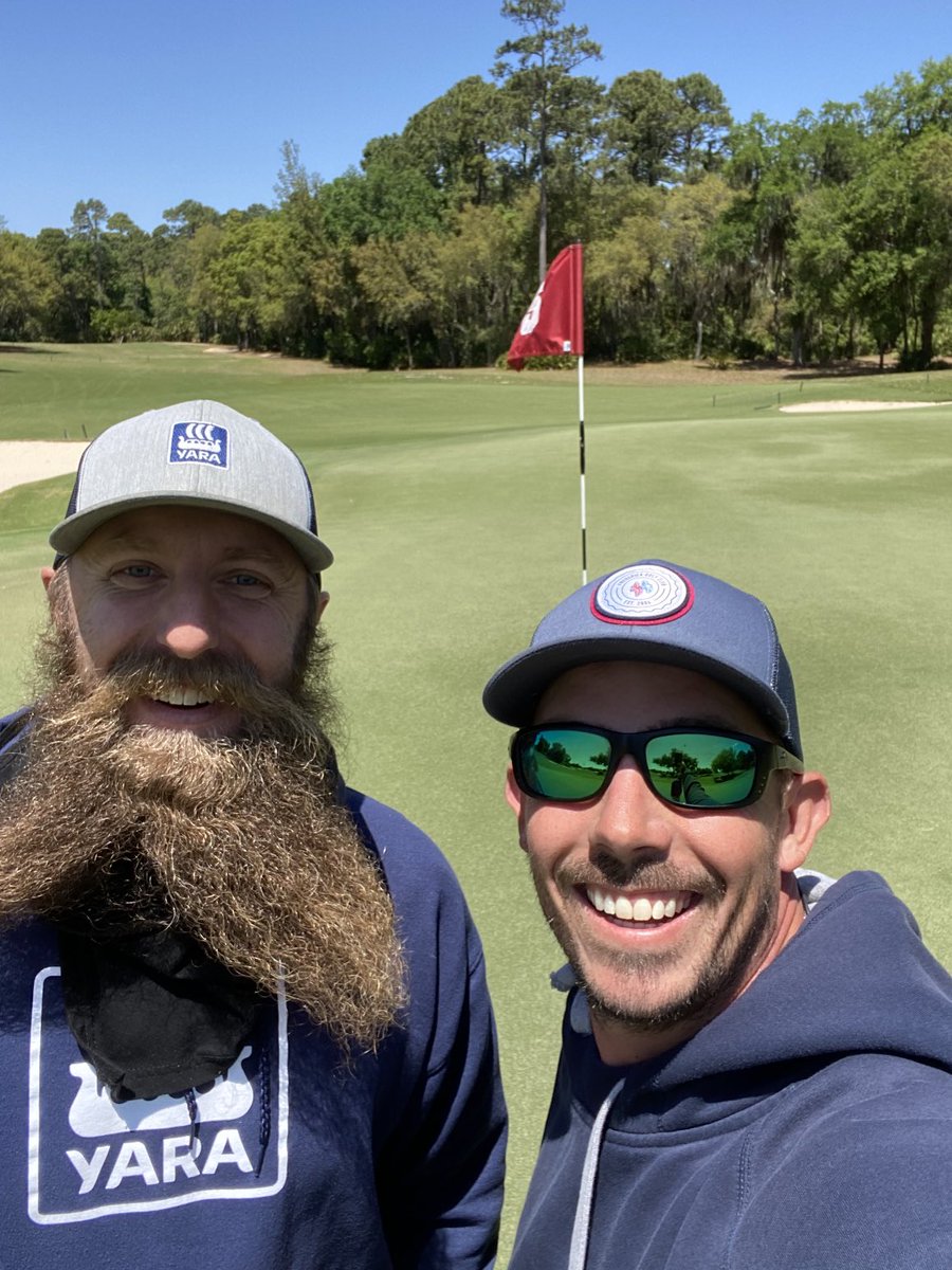 Always a good time when ⁦<a href="/TurfBeard/">Brian Grill</a>⁩ shows up at the course!