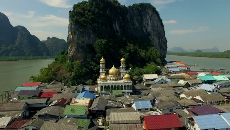 كوه بانيي .. قرية المسلمين العائمة في تايلند