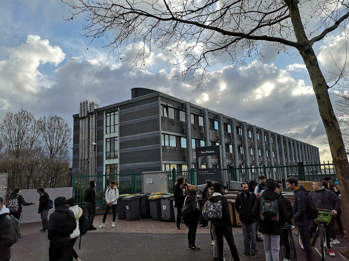Le Parisien tweet media