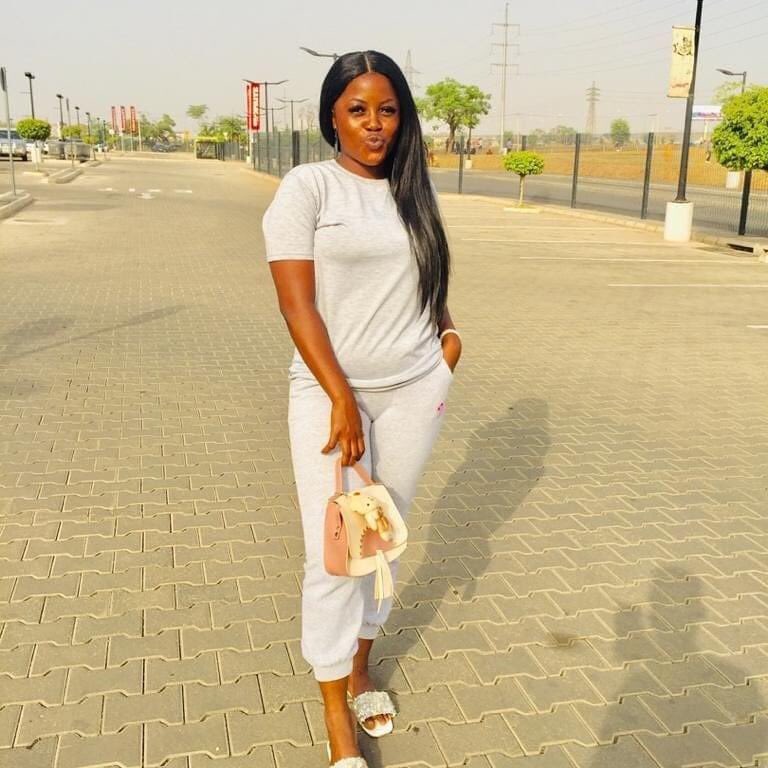 OgubuikeMabel's tweet photo. Breaking News: Queen Ogar a fresh Graduate of Crossriver University of Technology Calabar has been kidnapped along 10passengers  Abuja-Lokoga Express way on Monday 26th of April
The abductors are demanding for a Ransom of #30m 
You can can reach her family +234 813 484 5864 https://t.co/qR56DtL1OT