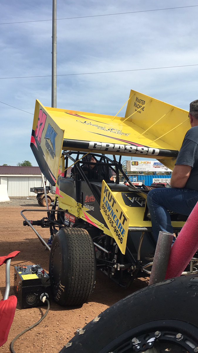 37smom's tweet photo. @bapsrace @WingedNation with @jjgrasso for Select Collision Kevin Gobrecht Classic. #tweetyourseat https://t.co/9IH6TtNdT3