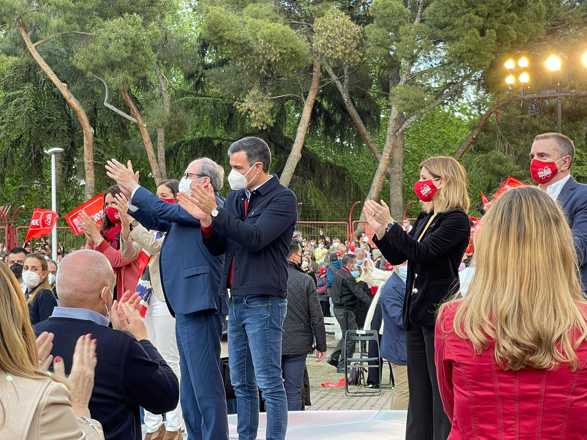 palenzuelayoli's tweet photo. @sanchezcastejon @PSOE @equipoGabilondo #LosDemócratasSomosMás #Presidente, por eso vamos a #VOTAR masivamente #PSOE_M/❤ el #4M.
#PalabraDeGabilondo 🌹❤🌹❤🌹
#PalabraDePresidente ❤🌹❤🌹❤ https://t.co/TGc3wplu9a