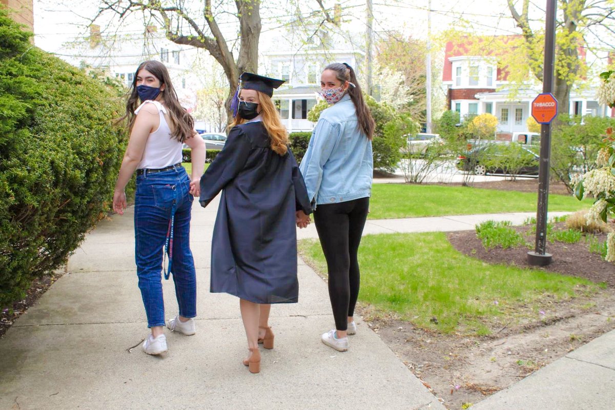 julietravis_'s tweet photo. The one where she graduates college 💙 https://t.co/vF6blK3R8r