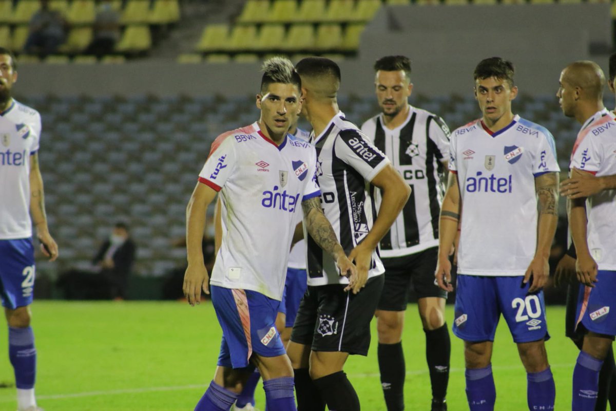 VQV_Futbol's tweet photo. 📸 Imágenes del primer tiempo de la final de la Supercopa Uruguaya entre #Nacional y #Wanderers en el lente de @mcastillodutra. #VamosQueVamos https://t.co/BM1ZwWTVy2