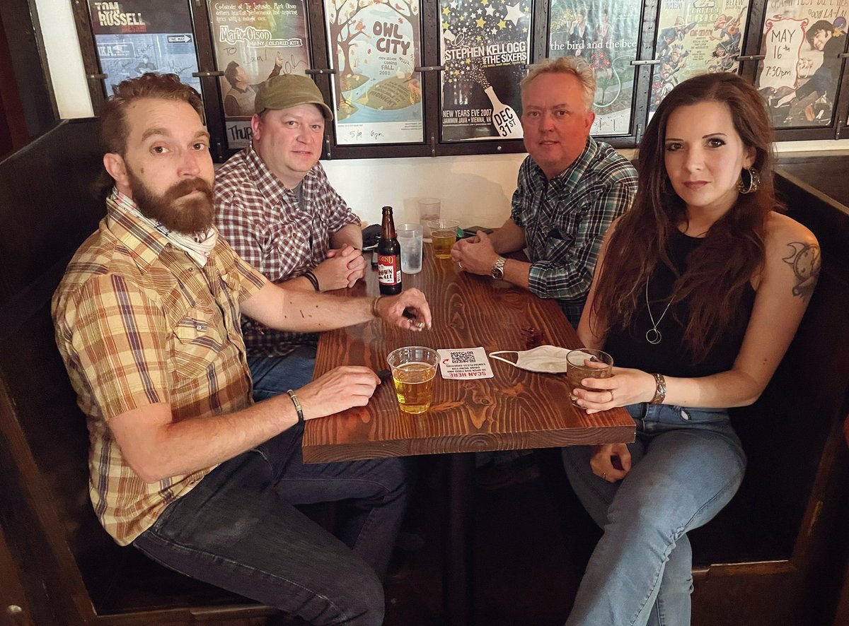 KarenJonasMusic's tweet image. Jammin Java at 7 with these cowboys! 

#livemusic @jamminjava #jamminjava #novamusic #country #americana #singer #songwriter