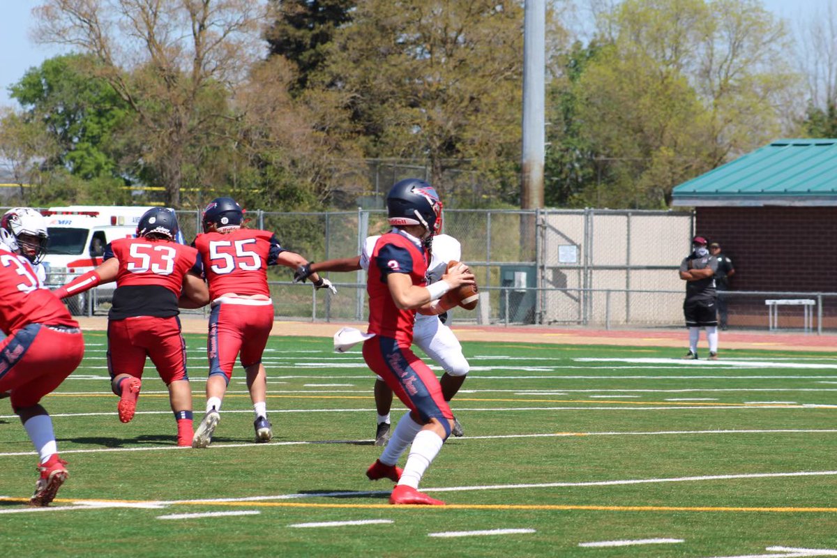 PGEaglesFB's tweet photo. Our starting quarterback, Devin Hall! #BirdBrigade #CultureNeverGraduates #RowtheBoat @devinhall_7 https://t.co/7Ra9Yj7olk