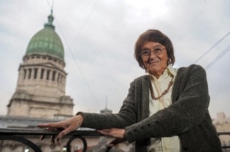 Con profundo dolor despedimos a #Alcira Argumedo. Como diputada nacional en 2013 fue autora del 1er proyecto de ley que pensó e introdujo la Integralidad de las víctimas de Cromañón como eje fundamental a abordar y reparar desde el Estado Nacional. 
Un fuerte abrazo a su familia.