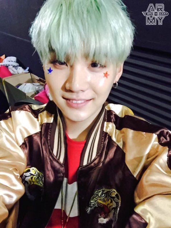 pjmspk's tweet photo. yoongi mentita, yo te lloro todo los días😭💔 RT si lo extrañas:(
#BTSARMY #BTS #BestFanArmy #yoongi #joderteamo #BTS_Butter #yoongimentita https://t.co/CnlByFeYLe