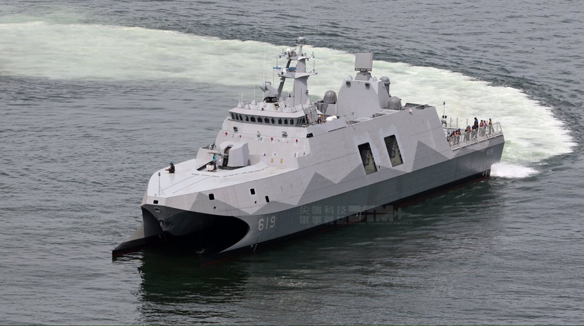 TaiwanMilitary's tweet photo. Taiwan Navy's #TaChiang corvette #PGG619 is under sea trials.🇹🇼😀👍
Armament includes:
4 x HF-3 supersonic ASMs
8 x HF-2 subsonic ASMs
16 x TC-2N SAMs
1 x Otobreda 76 mm
1 x Phalanx CIWS
source 👇
https://t.co/XGmwbjyaIz https://t.co/W49YBQotAI