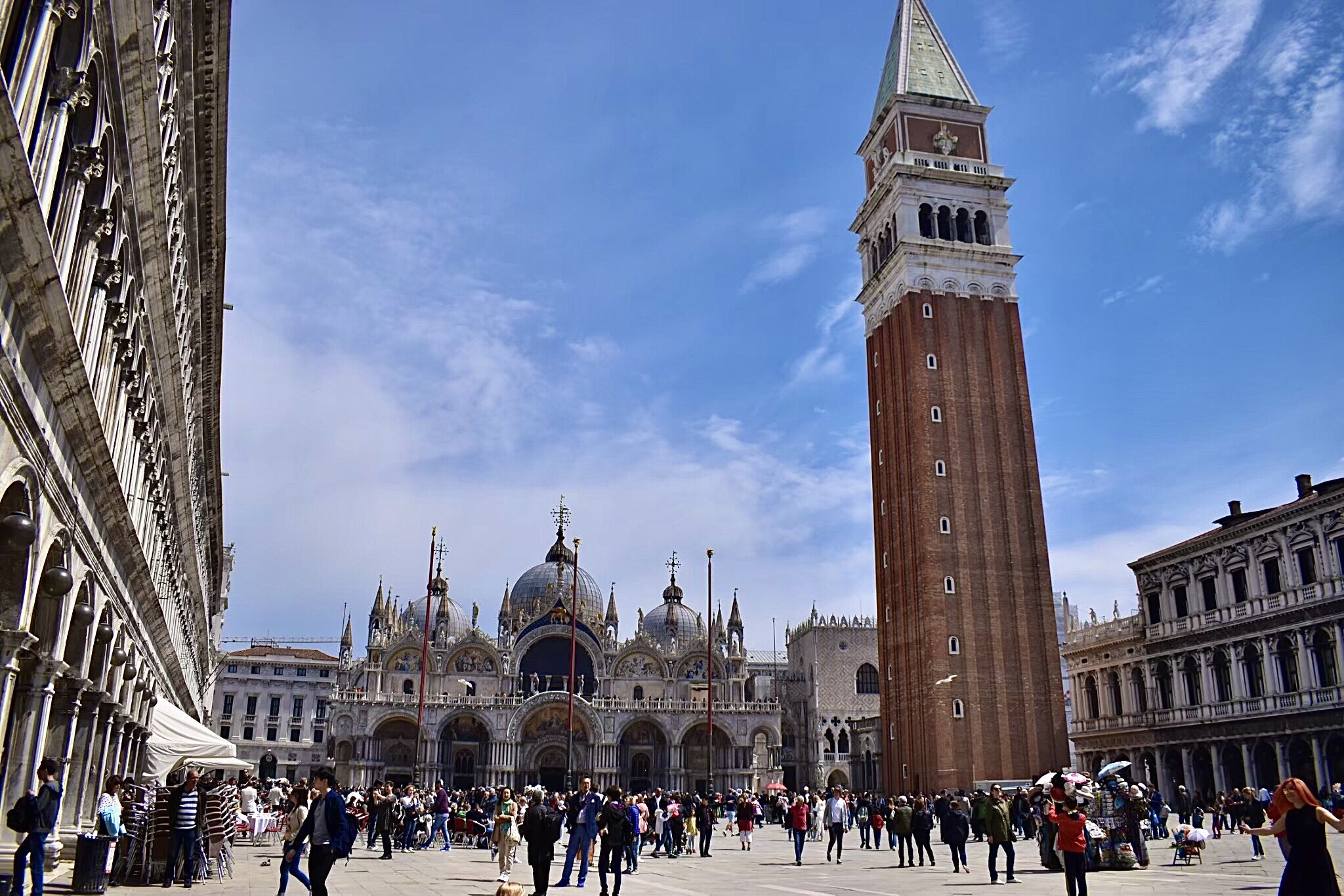 旅人 イタリア ヴェネツィア 1 ヴェネツィアの街並み 2 サンマルコ寺院と鐘楼 3 鐘楼からヴェネツィアを一望 鐘楼に登ると360 ヴェネツィアを一望できます イタリア ヴェネツィア 水の都 サン マルコ広場 サン マルコ寺院 鐘楼 海外旅行