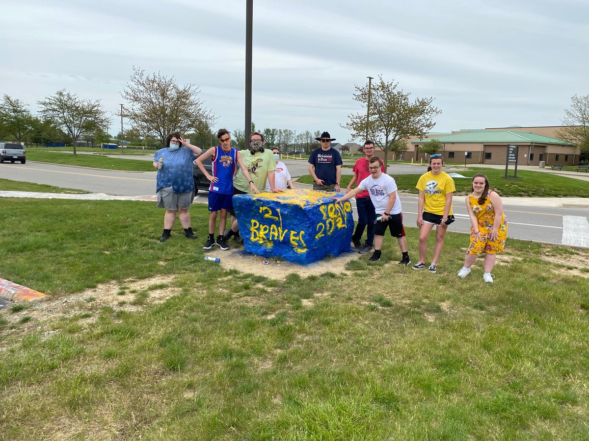 A little ice cream and rock painting with the Seniors this afternoon. We will miss them!! @RGOHSPrincipal <a href="/KellyGallmeyer/">Kelly Gallmeyer</a> <a href="/KHollywood4/">Kelly Holly</a>