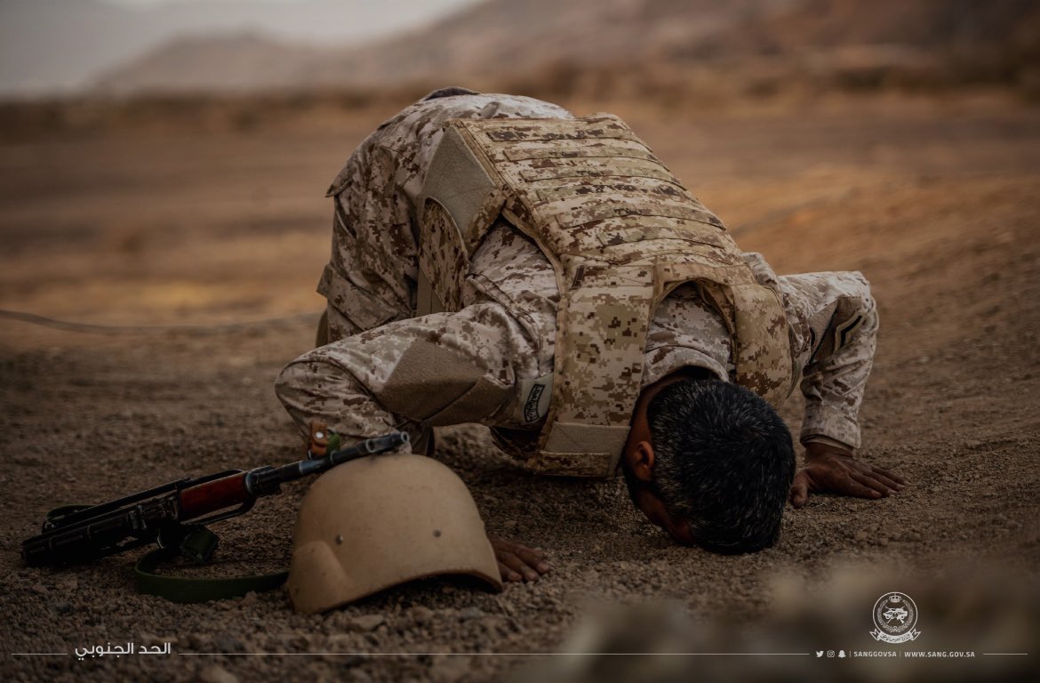 bukhariwaleeed's tweet photo. #الوطن يفتخر بجنوده البواسل، الذين يؤدون واجبهم تُجاه دينهم ومليكهم ووطنهم بكُلِّ شجاعة.

 #الحد_الجنوبي
#جنودنا_البواسل https://t.co/pkbpjMpPqz