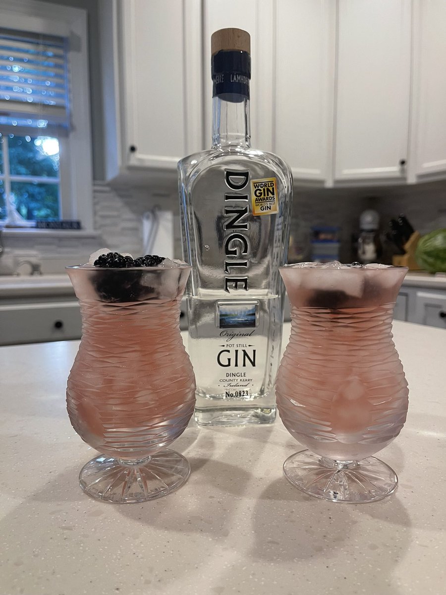 Trying something new tonight. A #dinglegin bramble in of course @dinglecrystal glasses.  This will have to do until I can go back to Ireland. @DingleWhiskey #WhenWeTravelAgain