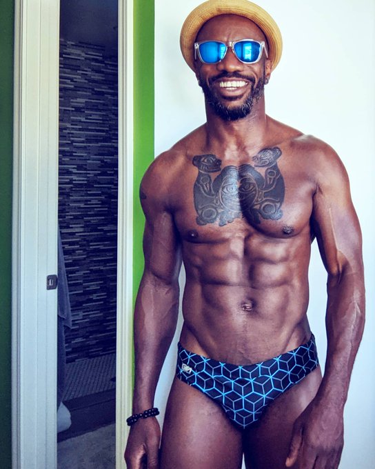 Swimsuit season is on. #DaddyAF #SummerVibes https://t.co/NZpOLD39TS<a href="/tag/daddyaf"class="tags">#DaddyAF</a><a href="/tag/summervibes"class="tags">#SummerVibes</a>