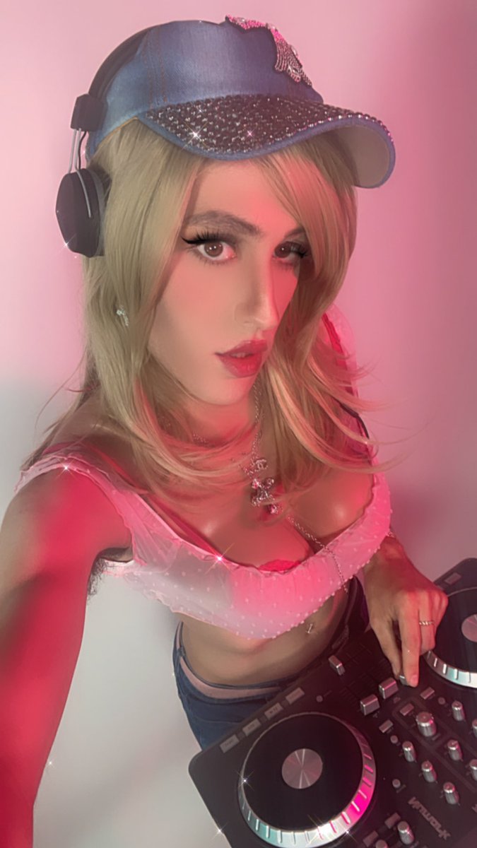 ʟᴀʀᴠᴀᴍᴏʟᴛ tweet media