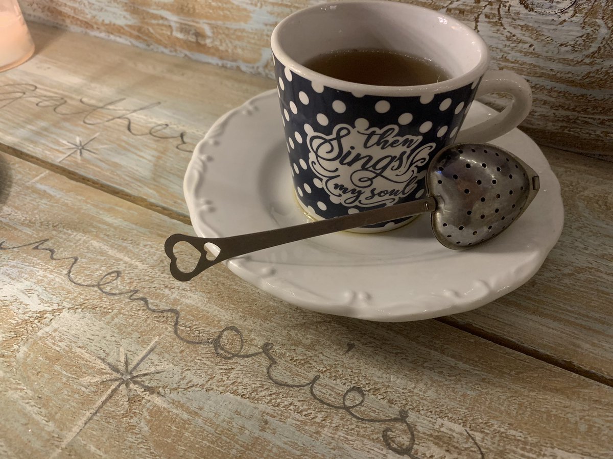 HisloveisMighty's tweet photo. #hearties...Mmmmm...steamy☕️! 🔥 Drinking to Lucas & Elizabeth! 💞@ChrisMcNally_ @erinkrakow #bouchardtea 🤴#kingofteacup 👑 #teamteacup 👸 #QueenofHeartsTeaHappyHour 🫖 https://t.co/1SCPr2dO9Y