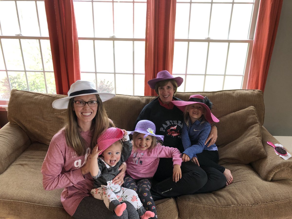Fortdawg's tweet image. Kentucky Derby in Ohio. dede with the girls. #kurzenkids #nomintjuleps
