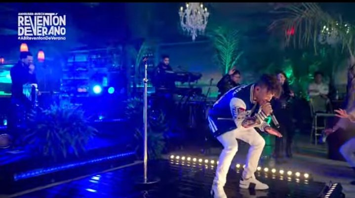 DYankee_PRoyce's tweet photo. La Rompiste Royce 🔥🔥💪💪 @PrinceRoyce #PrinceRoyceVirtualConcert #ABReventondeVerano https://t.co/AByyfv9vcZ