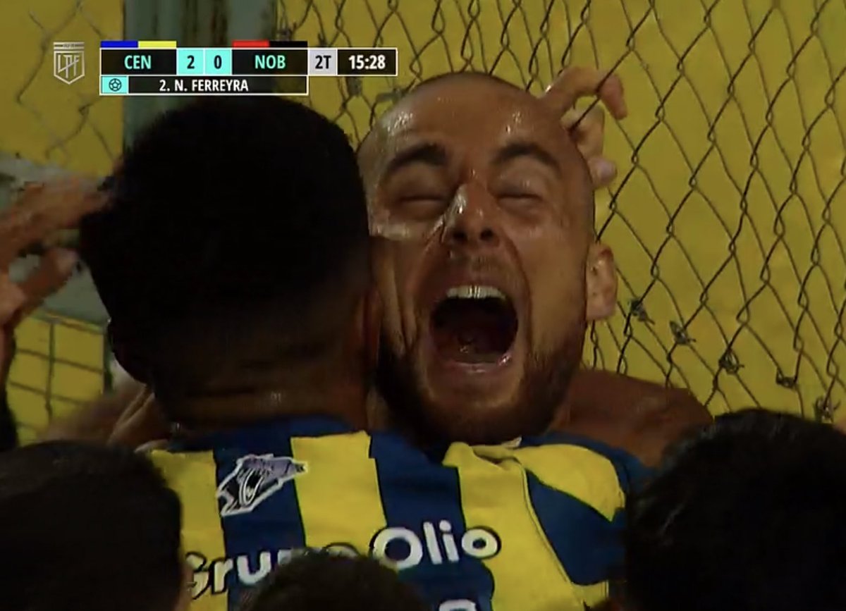 Ernestou's tweet photo. Tanto corazoncito, letritas con las manos y demás pelotudeces, los goles se gritan así https://t.co/WaDp64SBKU