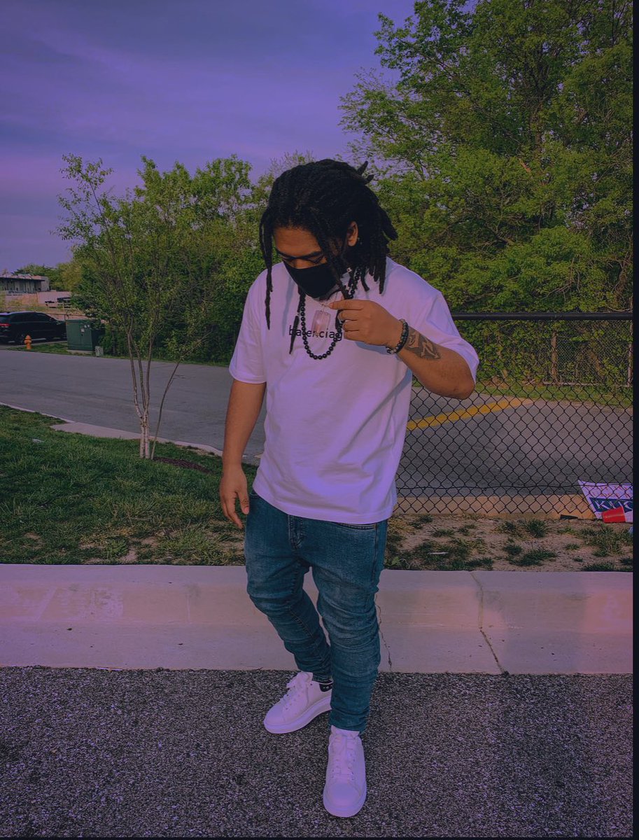 _akaDez's tweet image. Bro told me dont take my foot off the gas🤞🏽💫