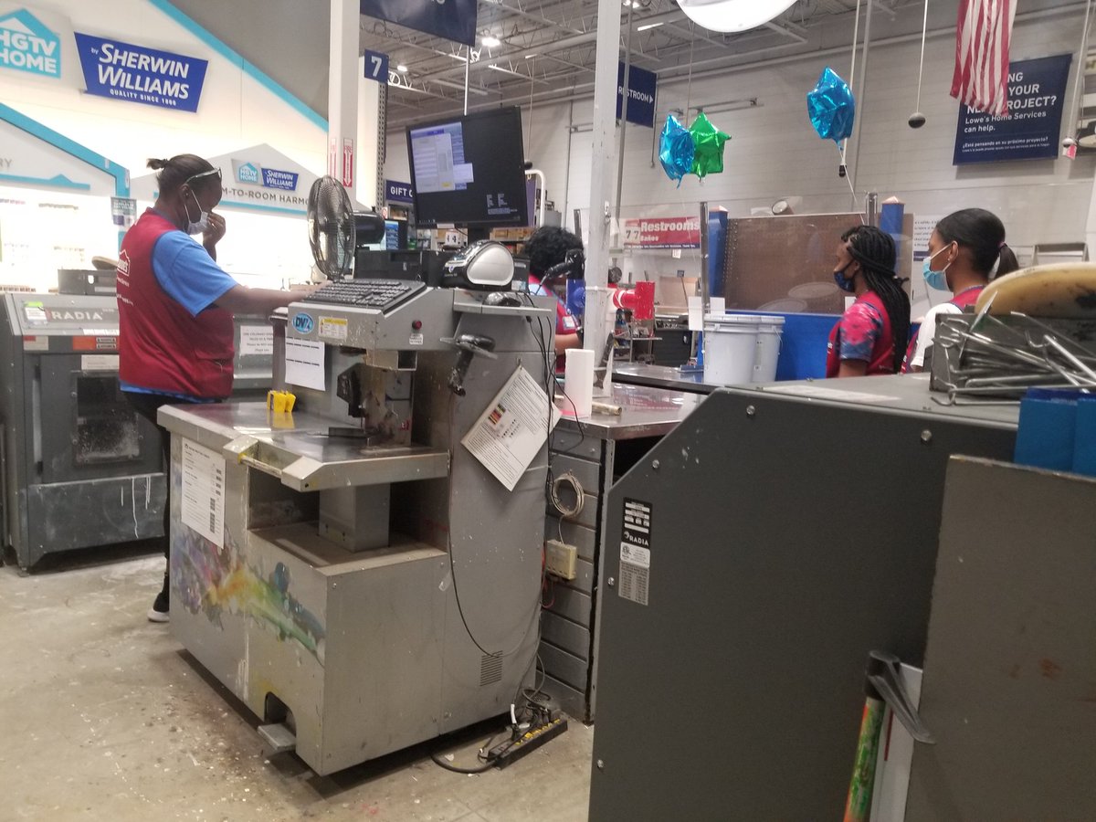 TylerRo54691793's tweet photo. Spare time is always in short supply, but taking time to teach, train and learn is a must! Some of our awesome #lowes1713 Cashiers learned how to mix paint after the store was closed.  #teamwork #blueboxr1 @_nicolemarie_6 @eric_marler https://t.co/pTuyU8ZdTF
