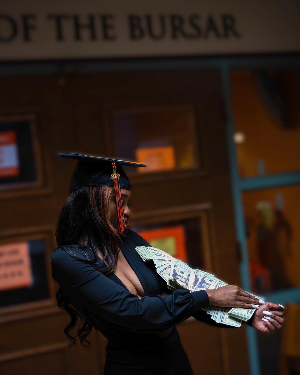 vxo_____'s tweet image. I thought someone who wasn’t graduating SAID SUM @MoneyBaggYo