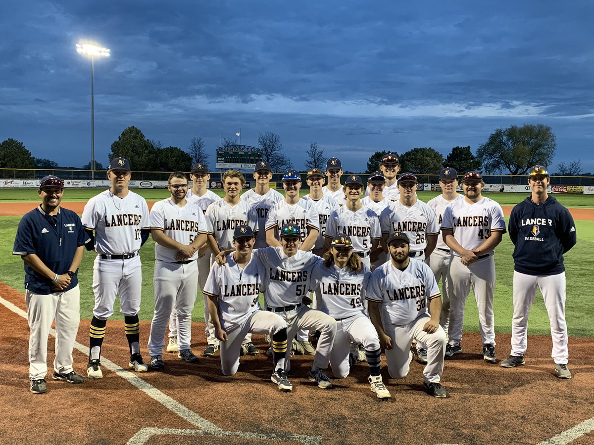 That is a wrap with the JV season! The boys finished with a 23-8 record. They also finished the season with a 12 game winning streak! #MountUp