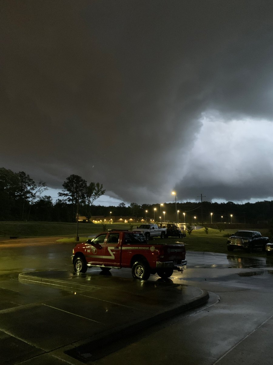 SaveJxn's tweet photo. This is the #tornado that came through Byram / South Jackson / Pearl / Brandon tonight. Im telling yall, God was looking after us tonight.

#Mississippi #weather #tornado #storm #jacksonms #JxnMs #pearlms #brandonms #byramms #Savejxn https://t.co/7ziBpwtzCu