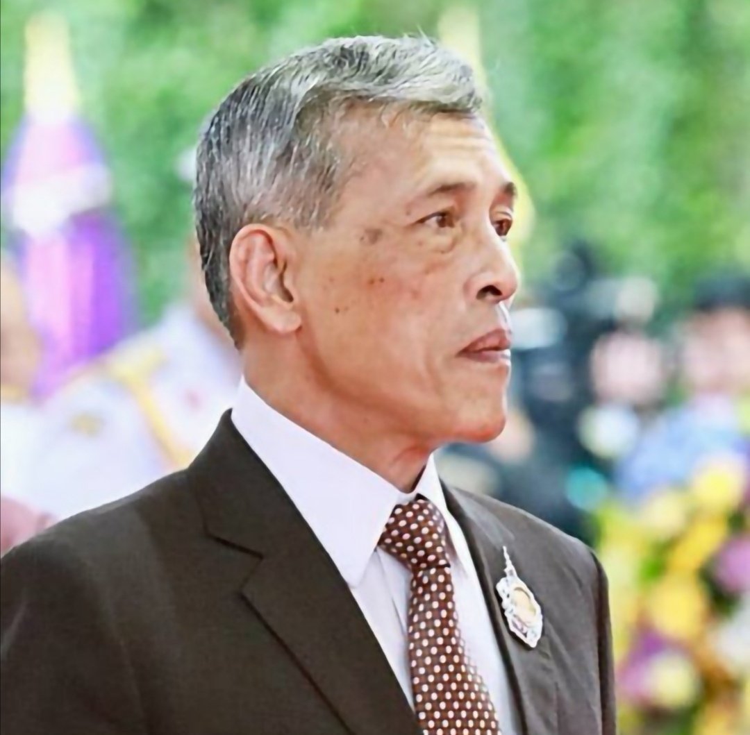 Shi_147's tweet image. ✨💛 ในหลวง​ ทรงมีพระบรมราชานุญาต​ให้นำพื้นที่บริเวณ​ลานจอดรถ​   พระตำหนักสิริยาลัย ​จ.​พระนครศรี​อยุธยา​ ให้ประชาชนใช้เป็นพื้น​ที่จำหน่ายผักผลไม้และผลิตภัณฑ์โอทอป คุณภาพ​ เพื่อช่วยเหลือ​ประชาชน​ที่ได้รับความเดือดร้อน​จากสถานการณ์​การ​แพร่ระบาด​ของเชื้อ​ไว​รั​สโค​วิด​19