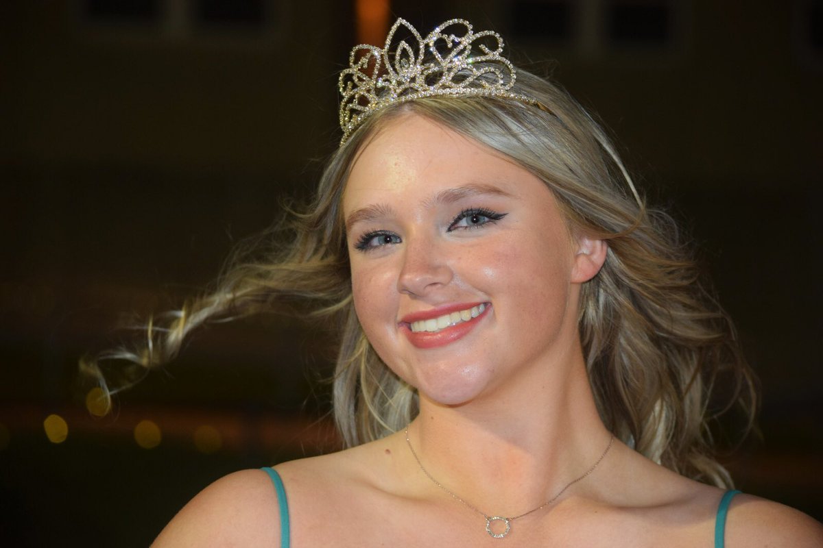 SMNW_21outs's tweet photo. Our very own, Miss Zoe Newcomb, was crowned SMNW prom queen last night!! Thank you, Zoe, for your positive influence on the softball field and in the classroom! @zoenewcombb https://t.co/5R20nSe2Ci