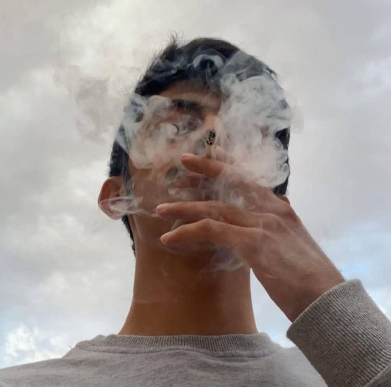 هُناك موسيقى في ابتسامتك لا تُعزف.