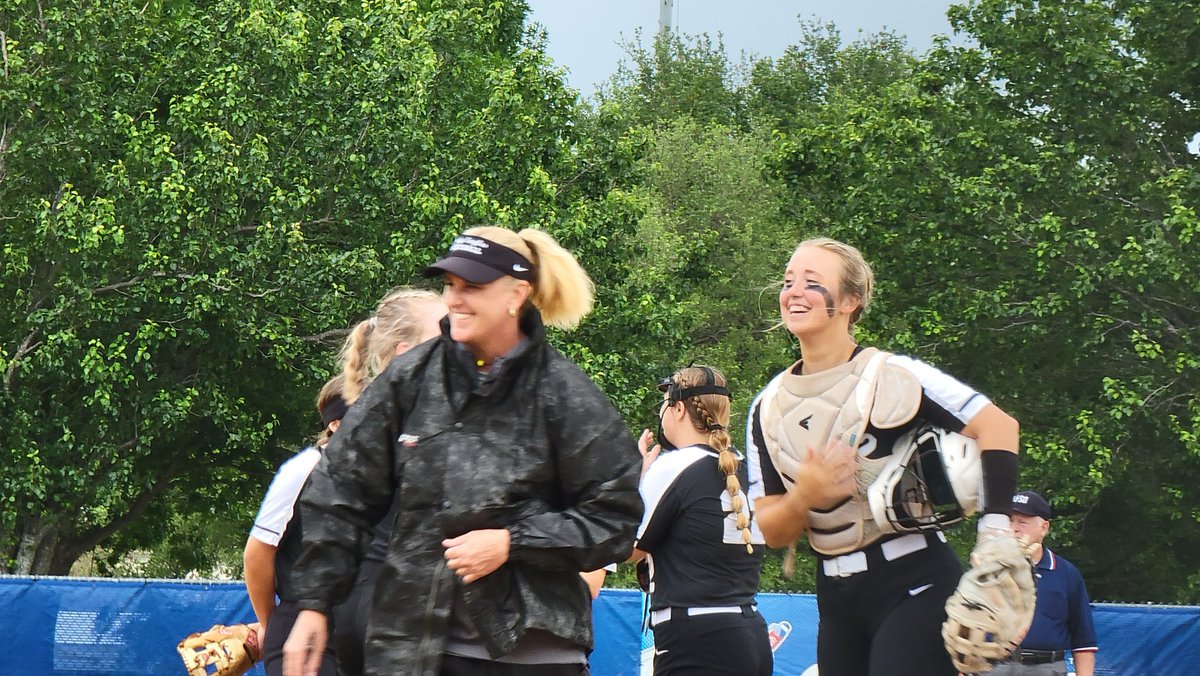 BorgesonCharlie's tweet photo. BI-DISTRICT CHAMPS! Rogers Lady Eagles won against Groesbeck 14-4! Our team did amazing rallying together against groesbeck &amp; the rain. We came together to fight this as a team and I couldn't be more proud!! I went 1/2 with 2 walks. I also played a sound defense behind the dish💪🏼 https://t.co/wmrC139s8F