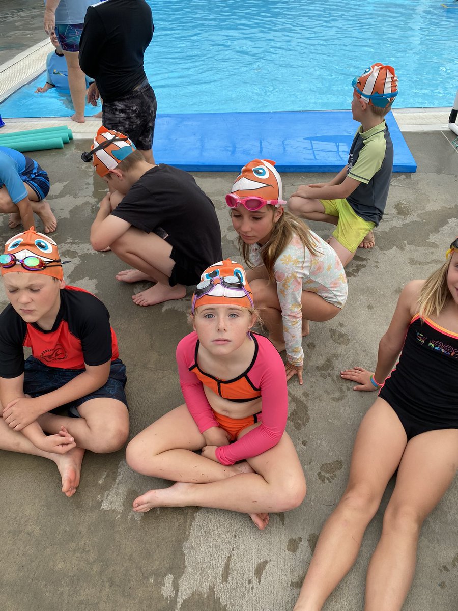 bradnhaz's tweet image. A cracking start to our new K-6 Swimming Program. Years 3, 4 and 6 kicking off the first of their two lessons for the day. This is a 4 day, 8 lesson program that teaches water safety, swimming technique and fun! @NSWEducation @KathyPowzun @dizdarm @KCDURAN75 #lovewhereyoulearn
