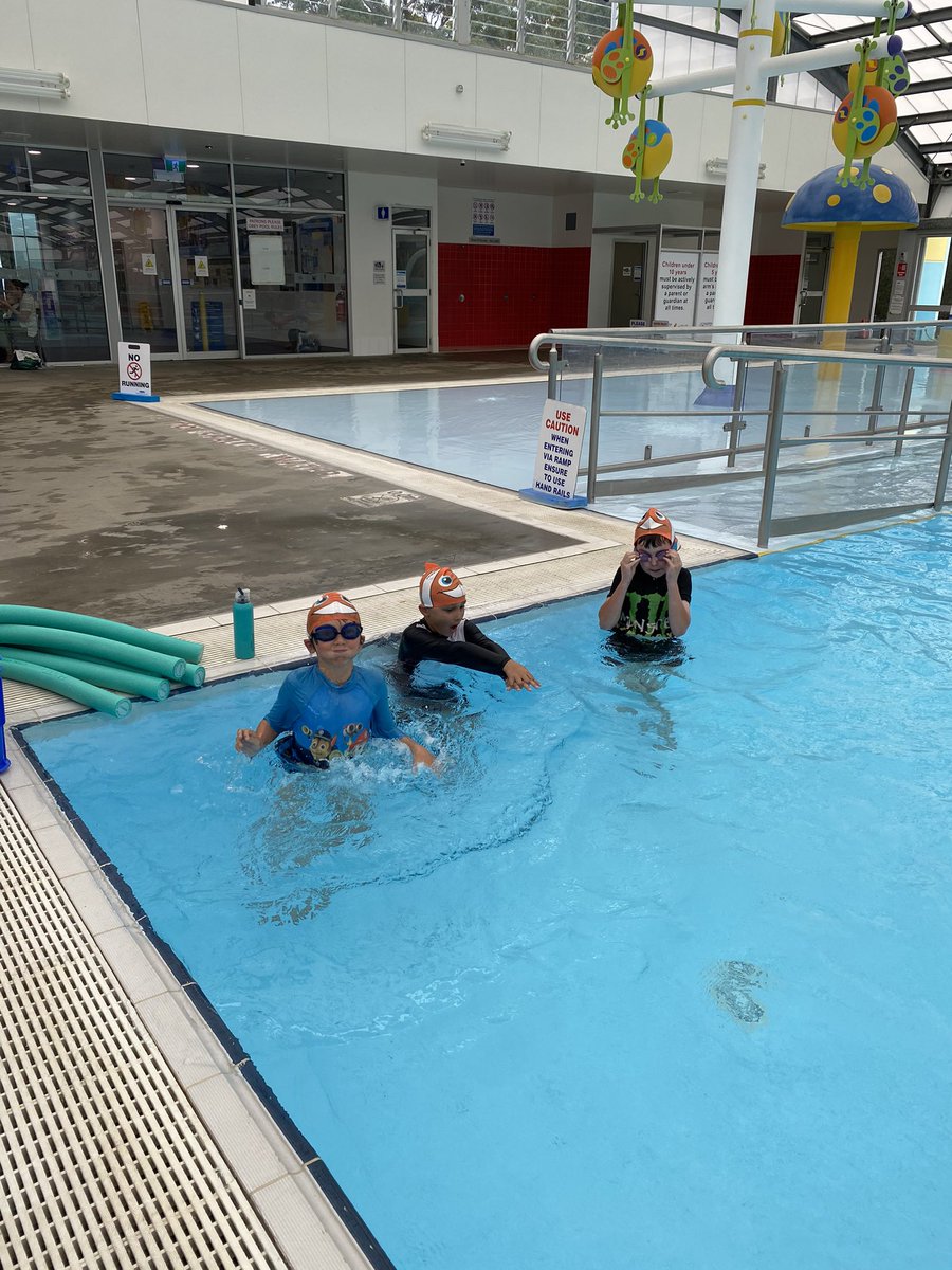 bradnhaz's tweet image. A cracking start to our new K-6 Swimming Program. Years 3, 4 and 6 kicking off the first of their two lessons for the day. This is a 4 day, 8 lesson program that teaches water safety, swimming technique and fun! @NSWEducation @KathyPowzun @dizdarm @KCDURAN75 #lovewhereyoulearn