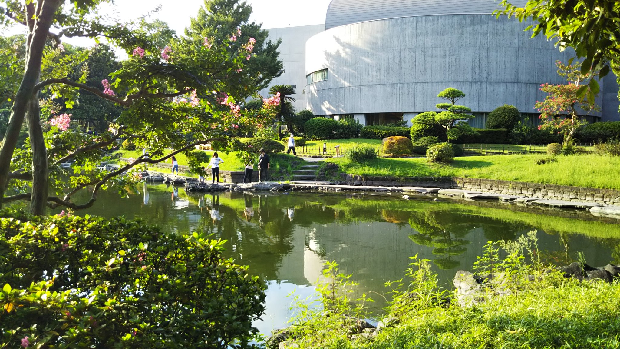 シャンタク鶯 水中 しながわ水族館 からと旧安田庭園なんですけど旧安田庭園の横に刀剣博物館あるんですよね 皆さん行きませんか T Co 2xcxmtsxro Twitter