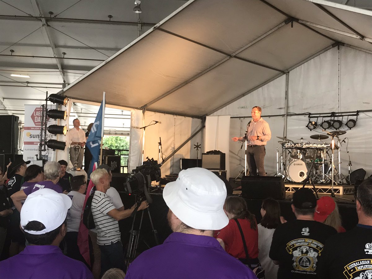 “Albo’s here with us for Labour Day, and Scott Morrison’s here charging $5000 a seat for functions.” “What a c**t...contrast...” 

Slip of the tongue from <a href="/StevenJMiles/">Steven Miles</a> on stage, introducing <a href="/AlboMP/">Anthony Albanese</a> who will “choose his words more carefully”. 
@10NewsFirstQLD 😳🤬