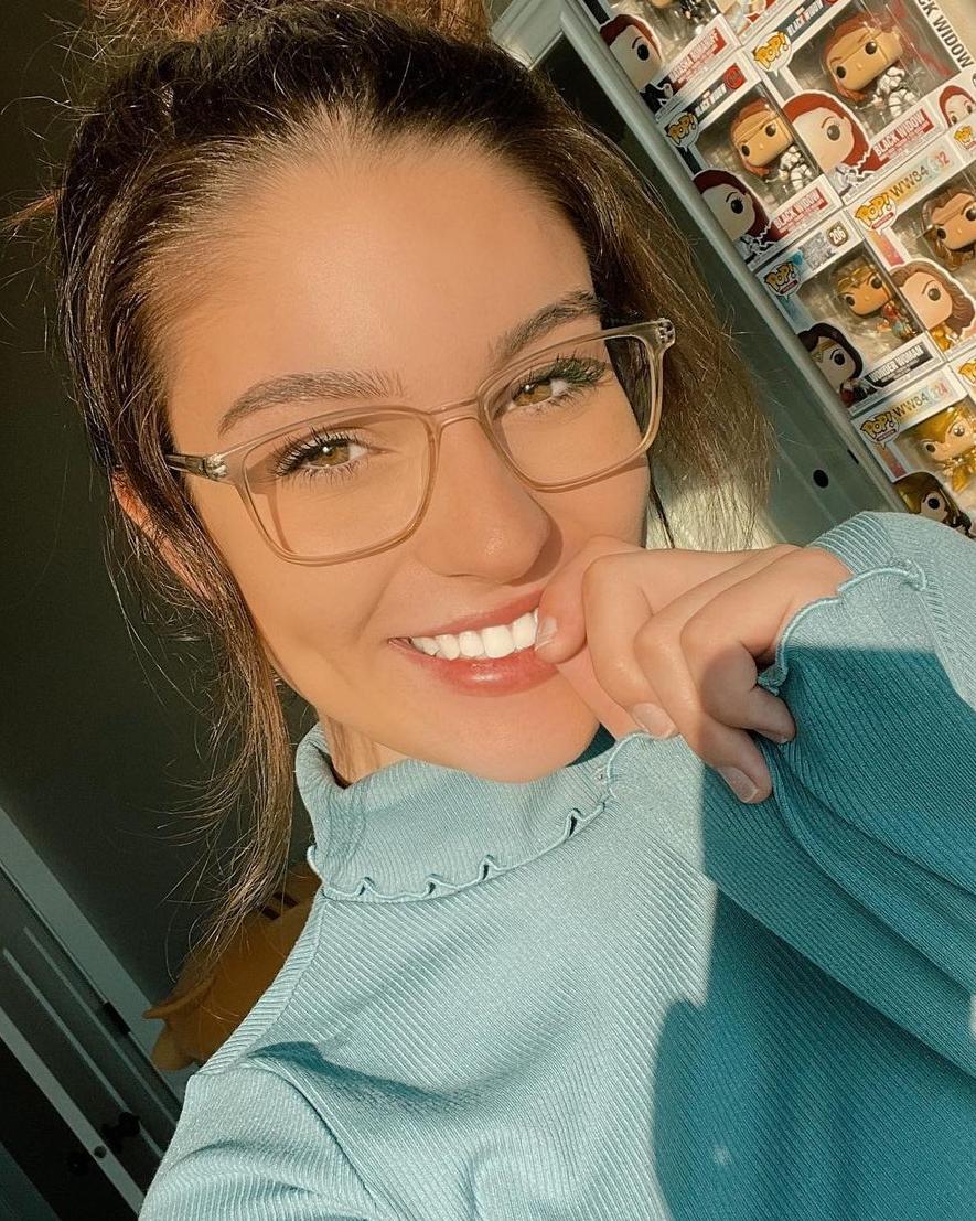 Eva60675's tweet image. They say that glasses 👓 make you either very sexy 😈 or older 👵🏻 ... Which of the two do I look like?