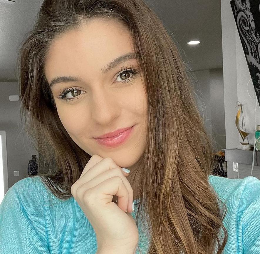 Eva60675's tweet image. Don't be like the others, it's boring.