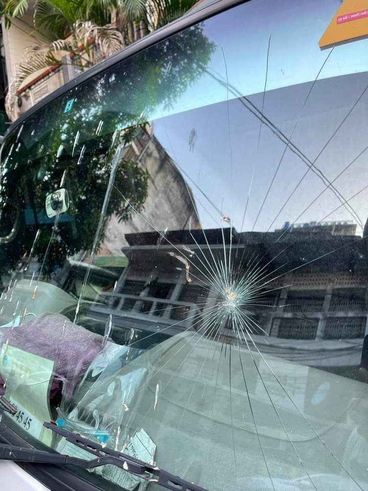 BOTAHTAUNG, Yangon: May 2 night

Terrorists (#Myanmar security forces) smashed the car glasses on 46th &amp; 47th Streets. They also spray-painted “Lee [penis]” on the cars. 

#May3Coup #WhatsHappeningInMyanmar #MilkTeaAlliance