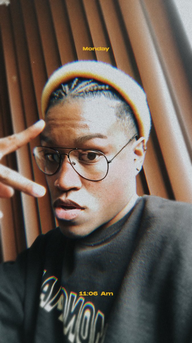 La semana pasada me hice trenzas que solo me duraron una semana y esta fue la única foto que me tomé 🤡... plata perdida.