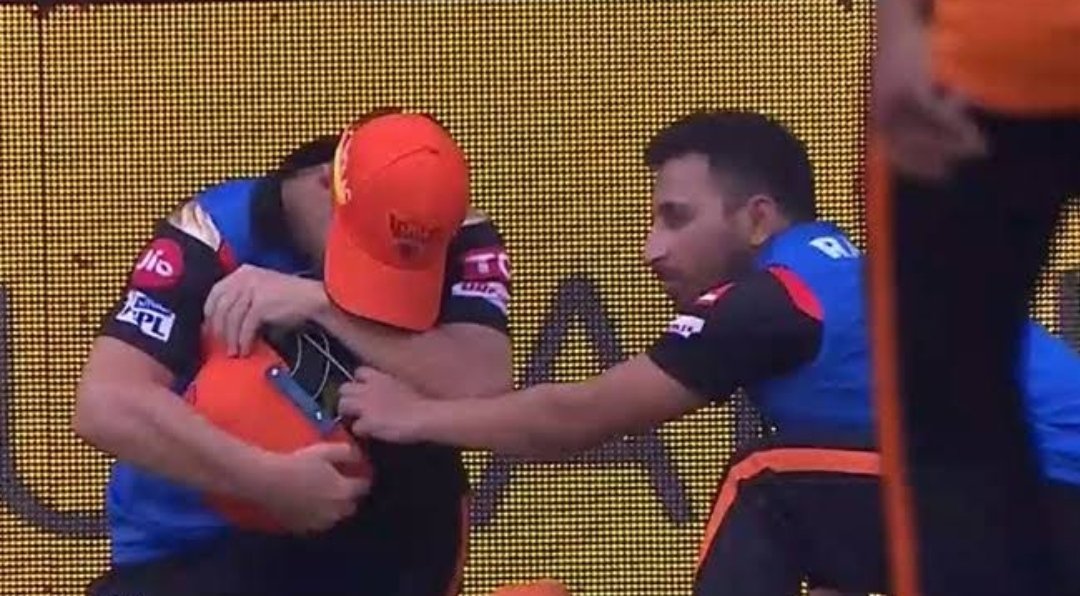 OnkiRaut's tweet photo. @SunRisers  don't deserve player like @davidwarner31 hopefully they realse Warner next yr, Warner deserve franchise like  @ChennaiIPL  #blackdayofipl #AskTheExpert #AskStar #ChennaiSuperKings @IPL https://t.co/YZzoHvsGmB