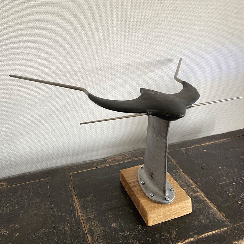 Another new addition to our website. A very cool looking aircraft antenna. Officially known as the ARC A-13B antenna, this item will stand out in your living, office, restaurant or mancave. Only one available for € 179.-.

blackbird-aviation.com/productitem/ar…