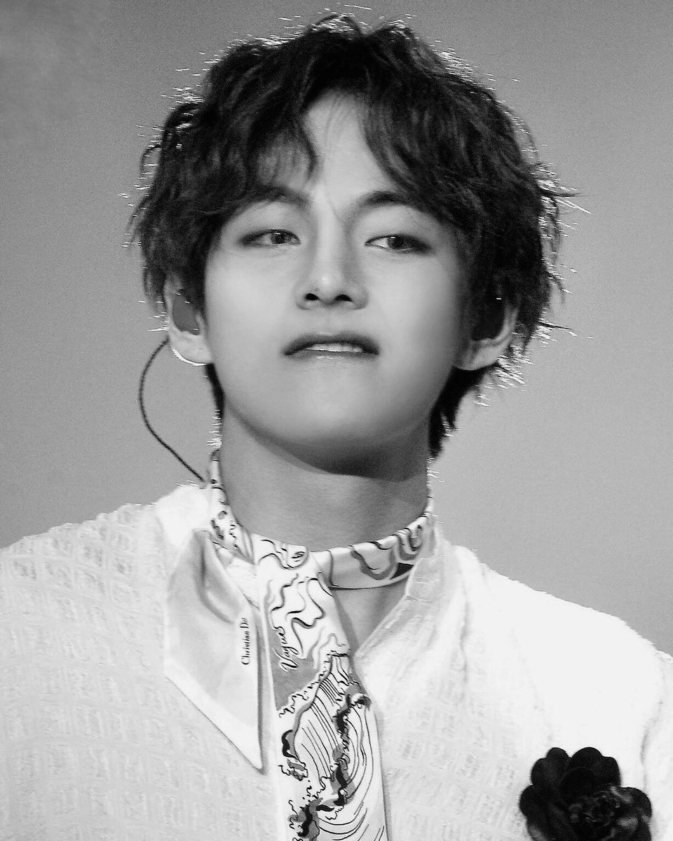 taehyung pics tweet media