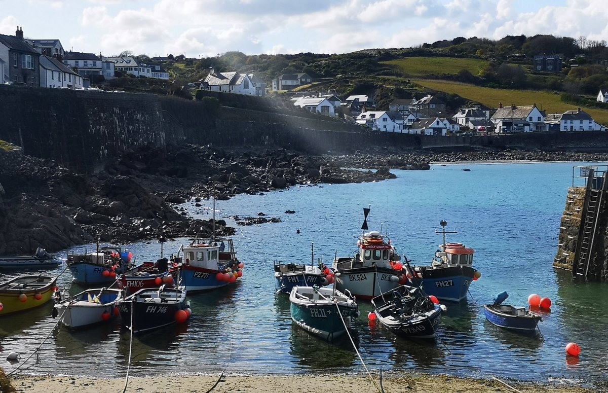 csillagcska's tweet photo. Cornwall 
#lizard #coverackharbour #Cornwall https://t.co/4h3U6zVAuy