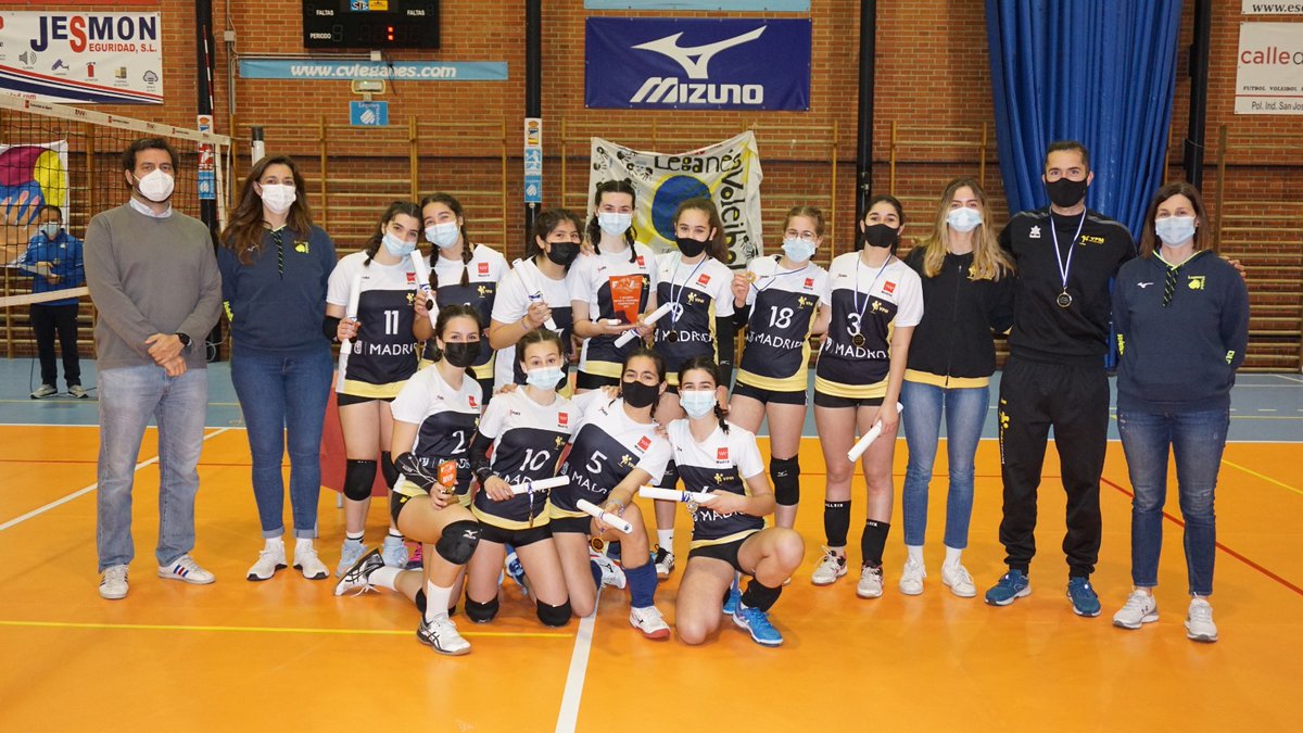 clubvpmadrid's tweet photo. ¡CAMPEONAS DE MADRID! Nuestro #InfAmarillo es el primer ORO en 1a división de la historia de VPM. Además, nuestra canterana Valeria fue nombrada MVP. Enhorabuena a nuestras chicas y su entrenadora Ana... Y ahora, el Campeonato de España nos espera! https://t.co/dJblptFr5U