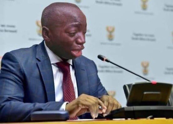 @mmodiba10 Greed will never be satisfied 🤦‍♂️Ai @CyrilRamaphosa must unseal the CR17 statements. Zondo must also appear before Zondo @StateCaptureCom