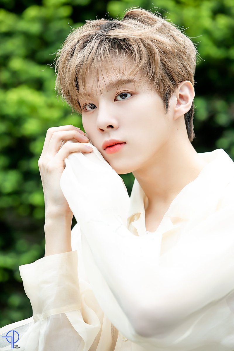 withws1027love_'s tweet photo. 멤버십 포토 비하인드 #김우석 (3/3) 💖 https://t.co/mFln6Fdvz8