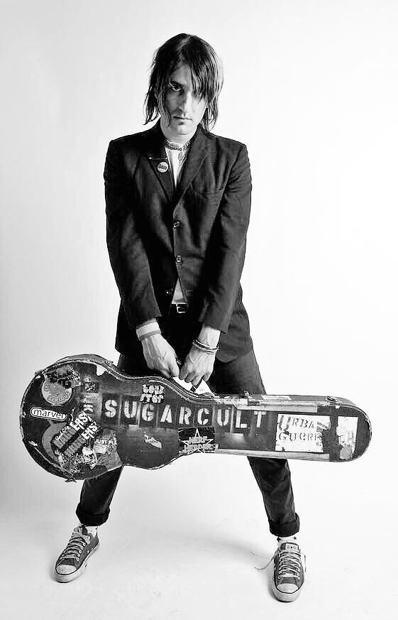 Sugarcult's tweet image. Happy Birthday to Sugarcult’s guitarist Marko DeSantis!!! 💖💚💖💚💖

Listen to his scandalous tell-all’s here:  podcasts.apple.com/us/podcast/cla…