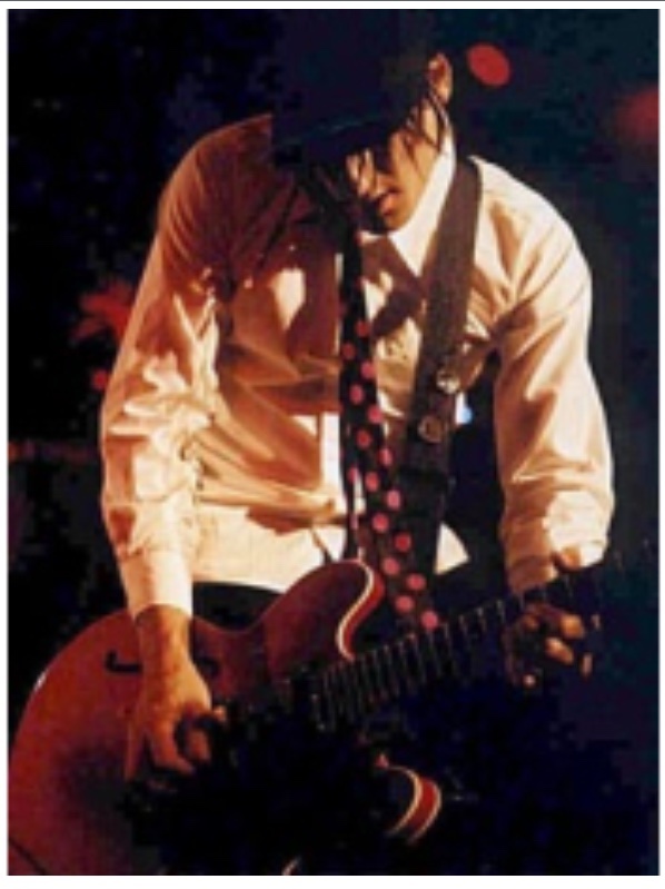 Sugarcult's tweet image. Happy Birthday to Sugarcult’s guitarist Marko DeSantis!!! 💖💚💖💚💖

Listen to his scandalous tell-all’s here:  podcasts.apple.com/us/podcast/cla…