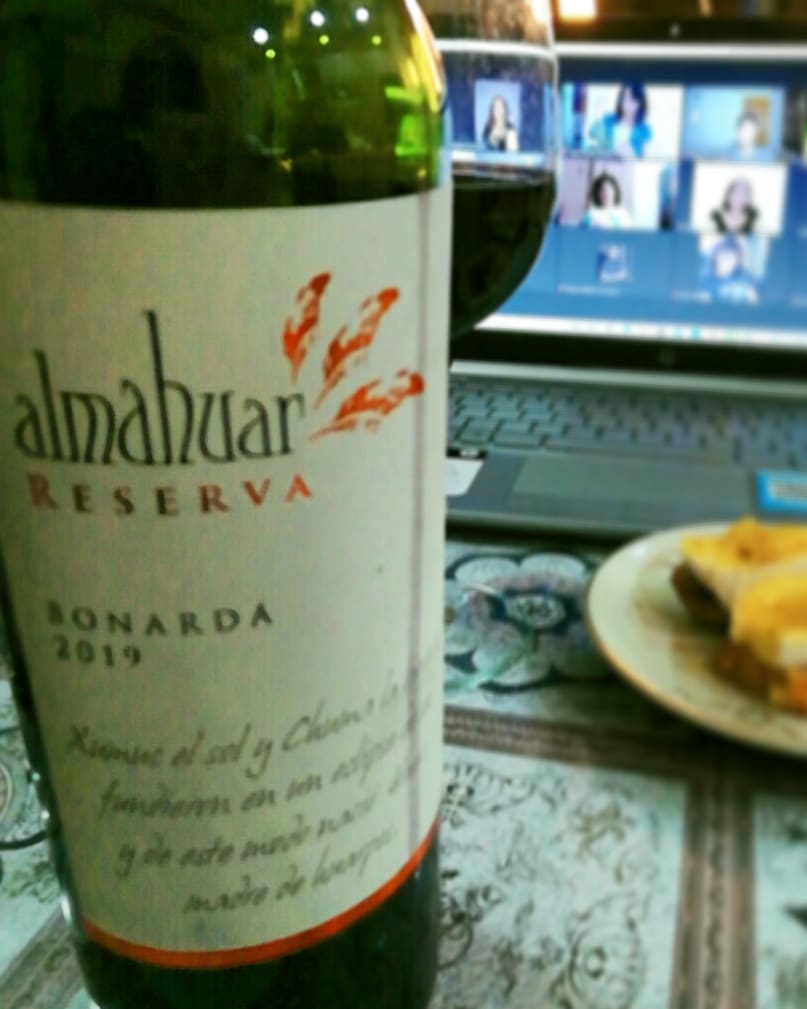 viajandoliviana's tweet photo. #domingo de #catavirtual
Trabajando...🍷
Te perdonamos Mendoza, no te vayas🙏 😄 https://t.co/s2rsEStYtV